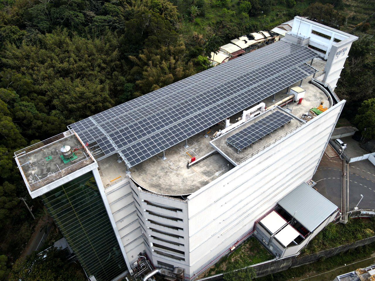 3.旺宏廠房及員工宿舍等建物建置太陽光電設備自發綠電使用.jpg